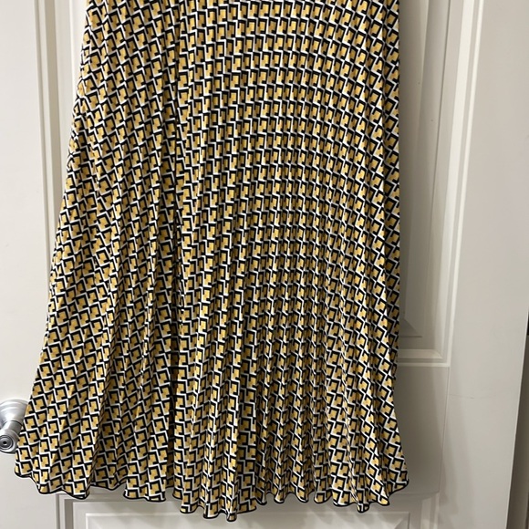 Banana Republic pleated Flowy dress - Picture 11 of 12
